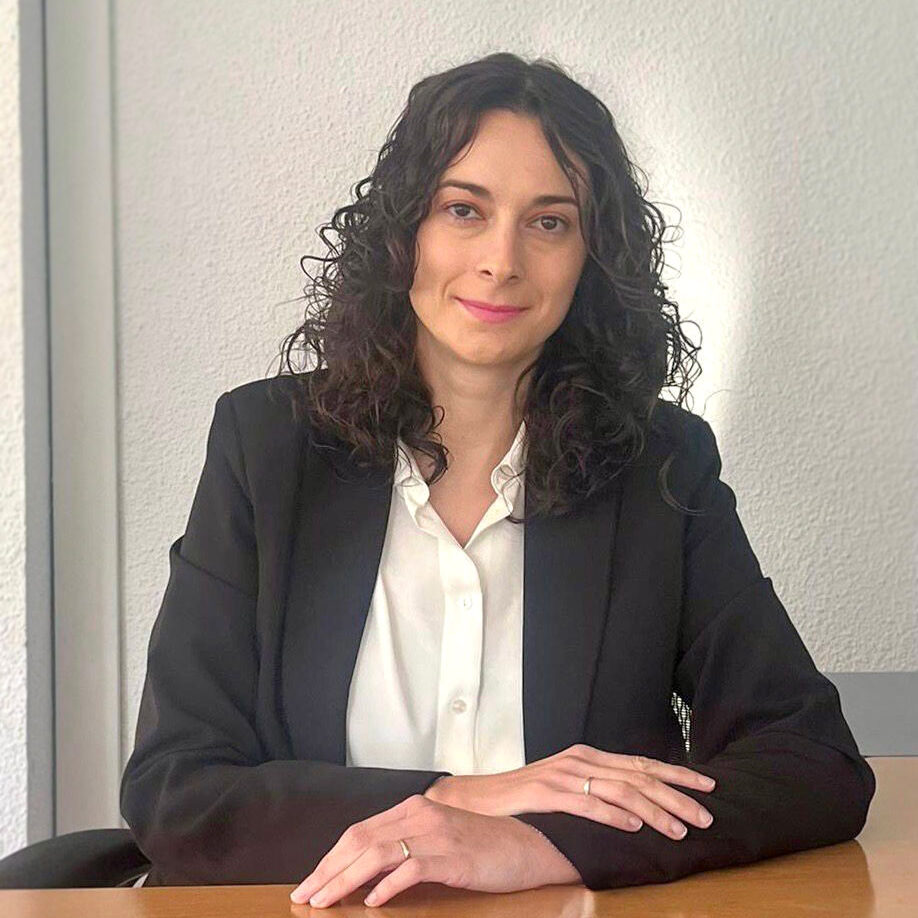 Elena García, abogada online especialista en derecho inmobiliario, hipotecario y civil